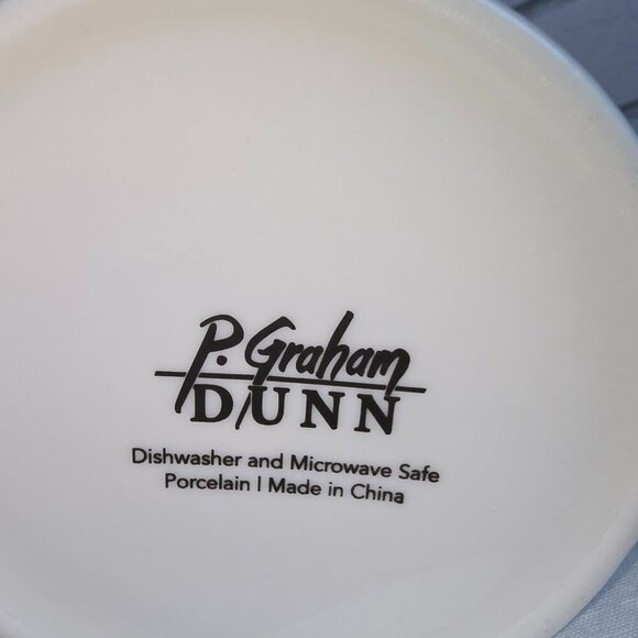 P. GRAHAM DUNN NOVELTY MUG "IM STILL HOT, IT JUST COMES IN FLASHES" - Picture 2 of 6